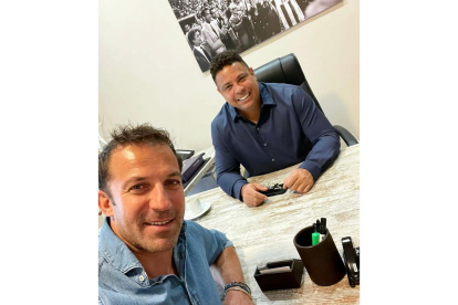 Del Piero y Ronaldo en la oficina de Madrid. / INSTAGRAM