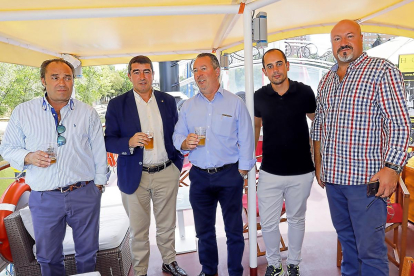 Juan Ramón Alonso (presidente de Asaja Valladolid), Pablo R.Lago (director de El Mundo Valladolid), Donaciano Dujo (presidente de Asaja Castilla y León), Víctor Hernández (Varo Marketing) y Lucio Fernández (empresaagraria.com).