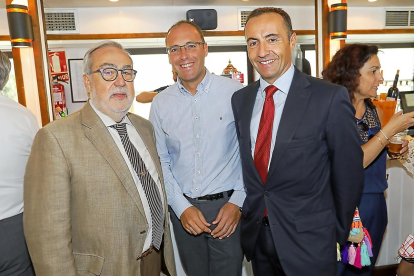 Juan Useros (Feria de Valladolid),Francisco Frutos (director de Hoteles Atrio y Catedral) y Javier Cid (director de Alentia).