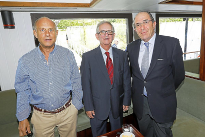 Fernando Calleja, Armando Reinoso(Fundación Real Valladolid) y Emilio Martínez (Fundiciones Julcar S.L., Burgos).