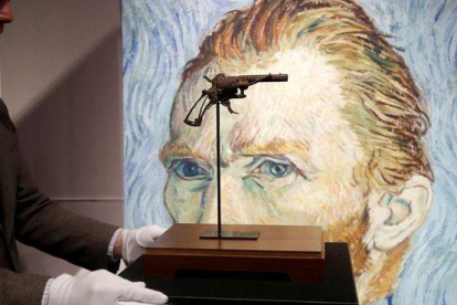 Subastan la pistola con la que Van Gogh se habría suicidado.-REUTERS / CHARLES PLATIAU