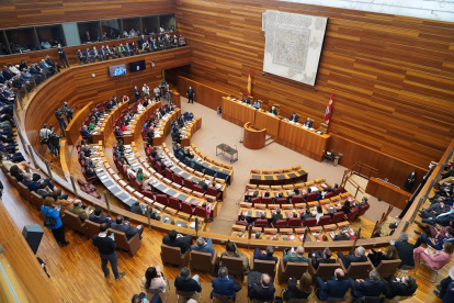 Pleno de constitución de la XI Legislatura de las Cortes de Castilla y León. -ICAL