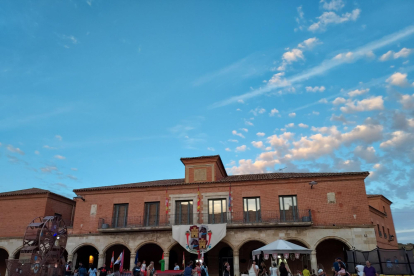 Inauguración el mercado de la India Chica en Medina de Riosceco en Valladolid.-E. M.