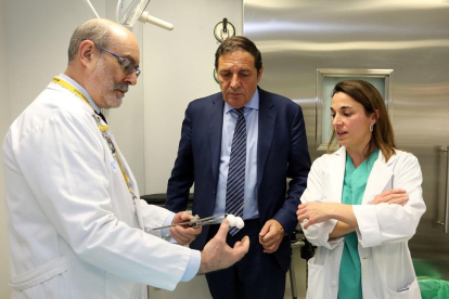 Sáez Aguado visita la nueva Unidad de Braquiterapia del Hospital Clínico Universitario de Valladolid-ICAL