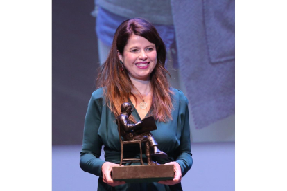 Lola Pons recoge el XXV Premio Nacional de Periodismo ‘Miguel Delibes’. -ICAL