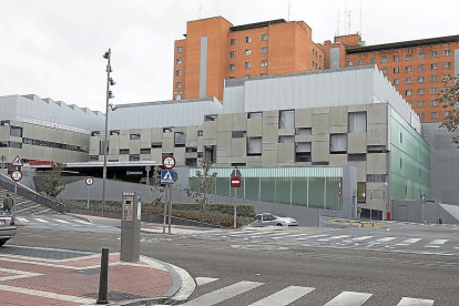 Exterior del servicio de urgencias del Clínico de Valladolid.-PABLO REQUEJO (PHOTOGENIC)