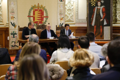El alcalde, Jesús Julio Carnero, preside la Asamblea de la Mancomunidad de Interés General Urbana ‘Valladolid y Alfoz’, que está compuesta por 25 municipios de la provincia. -AYUNTAMIENTO VALLADOLID