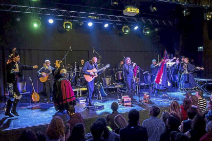 La banda gallega durante un concierto reciente.-Daniel Fernández.