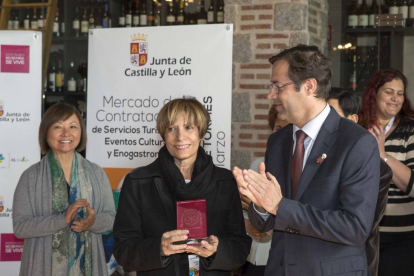 El director general de Turismo, Javier Ramírez, entrega distintivos de ‘Embajadores de turismo religioso de Castilla y León’ a varios operadores internacionales-Ical