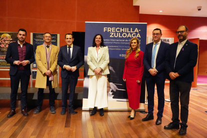 Prueba final del Concurso Internacional de Piano Frechilla-Zuloaga. Asisten, el presidente de la Diputación de Valladolid, Conrado Íscar, y la viceconsejera de Acción Cultural, Mar Sancho, entre otros.- ICAL