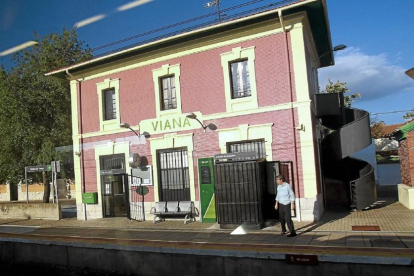 Estación de tren de Viana de Cega.- E.M.