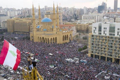 Imagen aérea de la manifestación de este domingo en Beirut.-WAEL HAMZEH (EFE)