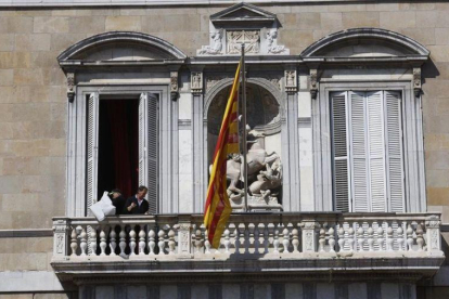 El balcón de la Generalitat, sin la pancarta con el lazo.-ALBERT BERTRAN