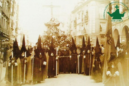 Imagen antigua de la Cofradía Penitencial de la Vera Cruz. / Cedida por la cofradía