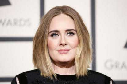 Adele, en la entrega de los premios Grammy, en Los Ángeles, el pasado mes de febrero.-DANNY MOLOSHOK / REUTERS