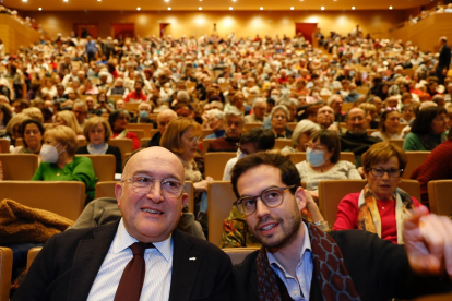 Concierto de Navidad para Personas Mayores de los Centros de Vida Activa con la presencia del concejal de Personas Mayores, Familia y Servicios Sociales, Rodrigo Nieto, y el alcalde Jesús Julio Carnero. -AYUNTAMIENTO VALLADOLID