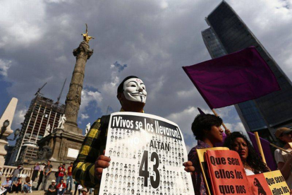 Manifestación en México para denunciar la desaparición de los estudiantes.-Foto: REUTERS / EDGARD GARRIDO