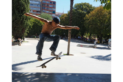 Campeonato de skateboard y Feria Underground. Photogenic
