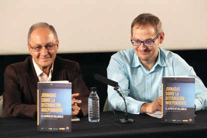 Fernando Lara y César Combarros durante la presentación del libro.-ICAL
