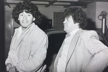 Cyterszpiler junto a su amigo Maradona.-ARCHIVO / EL PERIÓDICO