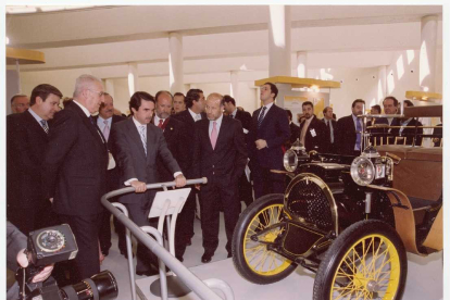 El entonces presidente de Gobierno José María Aznar en la inauguración del Museo de la Ciencia en el barrio Arturo Eyries en 2003.- ARCHIVO MUNICIPAL VALLADOLID