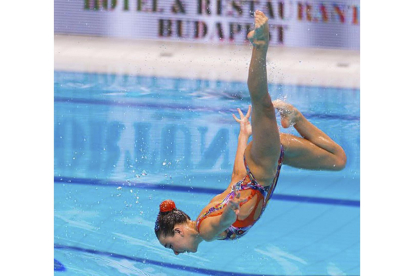 Selena Gómez realiza un salto durante el Mundial.-PHOTO DANCE