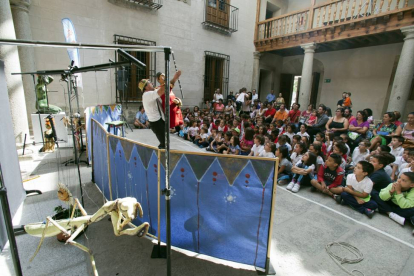 II Festival Internacional de Circo de Castilla y León, Cir&co. En la foto una de las actuaciones del festival ""The Puppet circus", del Teatro La Sonrisa. (Circo Infantil)-Ical