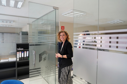 La directora general de Vivienda de la Junta de Castilla y León, María Pardo, visita la oficina antiokupación de la Cámara de la Propiedad Urbana de Valladolid.- ICAL