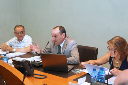 El rector de la UVA, Daniel Miguel, interviene durante un Consejo de Gobierno.-El Mundo