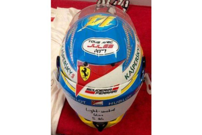 El casco que Fernando Alonso llevará en el GP de Rusia, con el mensaje de apoyo a Jules Bianchi.-Foto: TWITTER