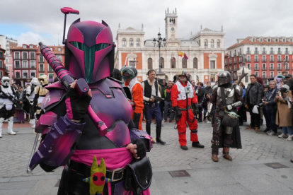 Desfile de cosplay en la Plaza Mayor de Valladolid por el Salón del Cómic y Manga XVII. -J.M. LOSTAU