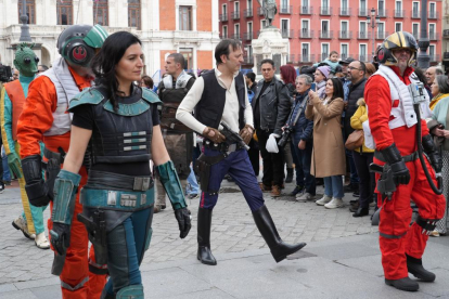 Desfile de cosplay en la Plaza Mayor de Valladolid por el Salón del Cómic y Manga XVII. -J.M. LOSTAU