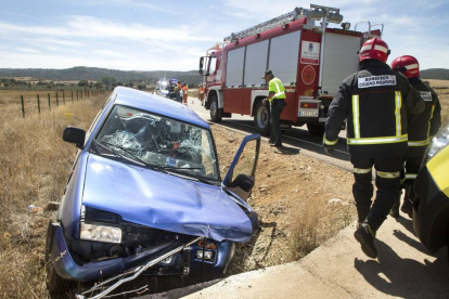 Herido el ocupante de un vehículo en un accidente en la carretera CL-526 que une Ciudad Rodrigo con El Bodón (Salamanca)-Ical