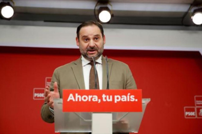 El secretario de Organización del PSOE, José Luis Ábalos, ayer por la noche.-/ EFE / JUANJO MARTÍN