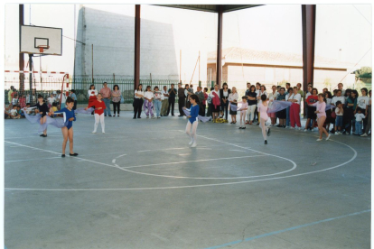 Inauguración de la Pista Polideportiva cubierta del barrio Puente Duero en 1994.- ARCHIVO MUNICIPAL VALLADOLID