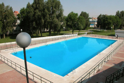La piscina vallisoletana de Canterac, que permanece abierta desde ayer-EL MUNDO