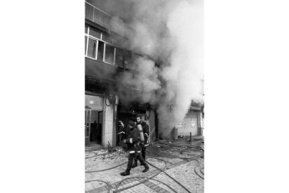 Incendio en la discoteca Siete Siete de Valladolid el 6 de octubre de 1996. J. M. LOSTAU