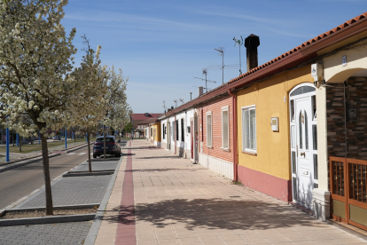 Calle Real en el barrio Puente Duero.- J.M. LOSTAU