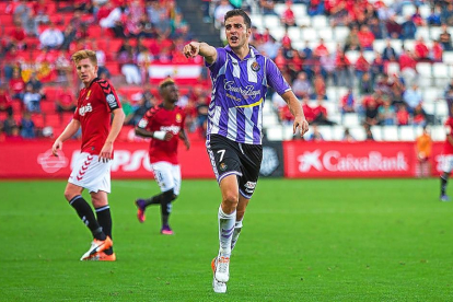 Juan Villar dedica el gol marcado al Nàstic en el partido celebrado el domingo.-ARABA PRESS