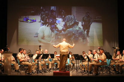 Concierto de música militar para rendir homenaje a los colectivos esenciales y a las víctimas del Covid-19 - ICAL