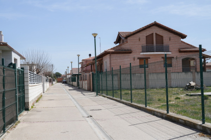 Calle del Tormes en el barrio Puente Duero.- J.M. LOSTAU