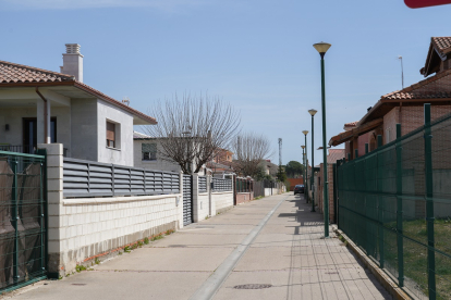 Calle del Tormes en el barrio Puente Duero.- J.M. LOSTAU