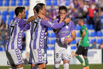 Jose celebra su gol frente al UCAM Murcia con Moyano, Míchel y De Tomás, ayer en La Condomina.-ARABA PRESS
