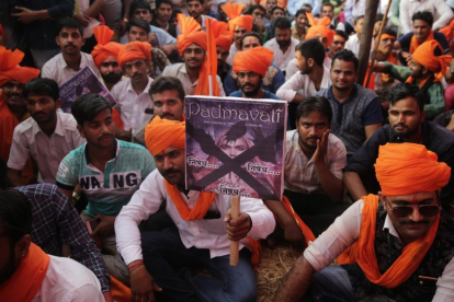 Mimebros de la casta india de los Rajput protestan contra el estreno de la producción de Bollywood Padmavati.-/ AP / RAFIQ MAQBOOL (AP)