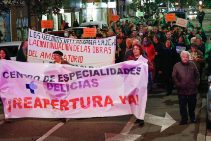 Manifestación por la reapertura del Centro de Especialidades de las Delicias. J.M. LOSTAU