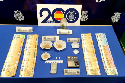 Material incautado por la Policía Nacional a dos personas detenidas en la desarticulación de dos puntos de venta de heroína en los barrios de la Circular y XXV Años de Paz. ICAL