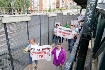 'Marcha contra el muro' de la Plataforma Soterramiento Ferrocarril de Valladolid.- ICAL