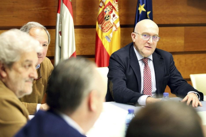 Jesús Julio Carnero, en la reunión con los representantes de las organizaciones profesionales agrarias.-ICAL