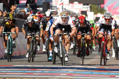 André Greipel se impone en la segunda etapa sarda del Giro.-LUK BENIES / AFP