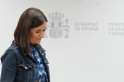 Carmen Montón en la rueda de prensa en la que ha anunciado su dimisión.-JOSE LUIS ROCA
